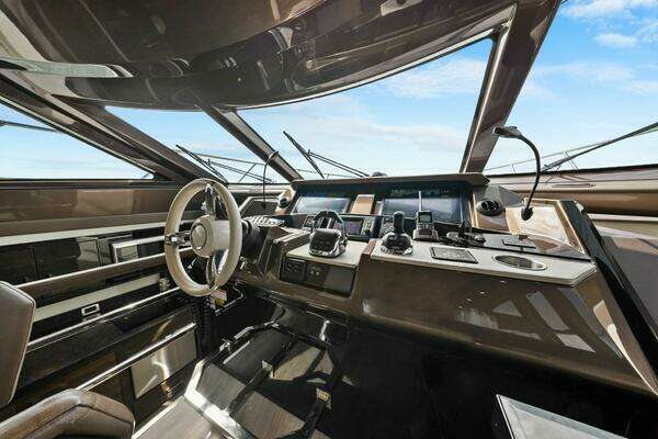 Marquis 630 Sport Yacht Yacht For Sale