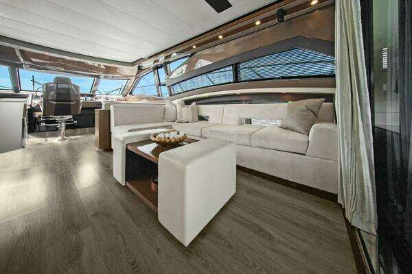 Marquis 630 Sport Yacht Yacht For Sale