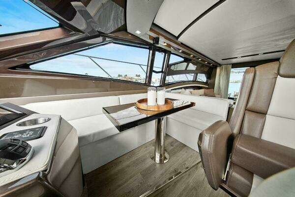 Marquis 630 Sport Yacht Yacht For Sale