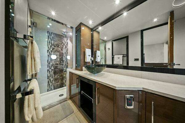 Marquis 630 Sport Yacht Yacht For Sale
