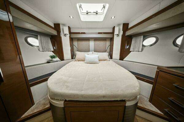 Marquis 630 Sport Yacht Yacht For Sale