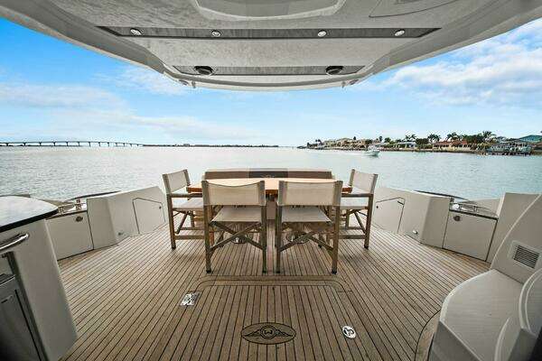 Marquis 630 Sport Yacht Yacht For Sale