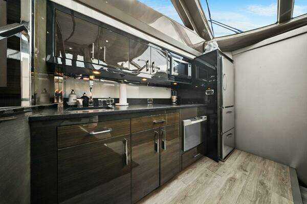 Marquis 630 Sport Yacht Yacht For Sale