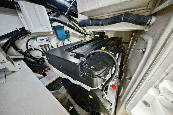 Marquis 630 Sport Yacht Yacht For Sale