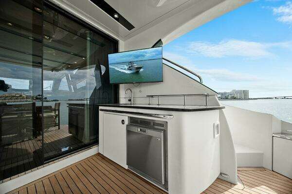 Marquis 630 Sport Yacht Yacht For Sale