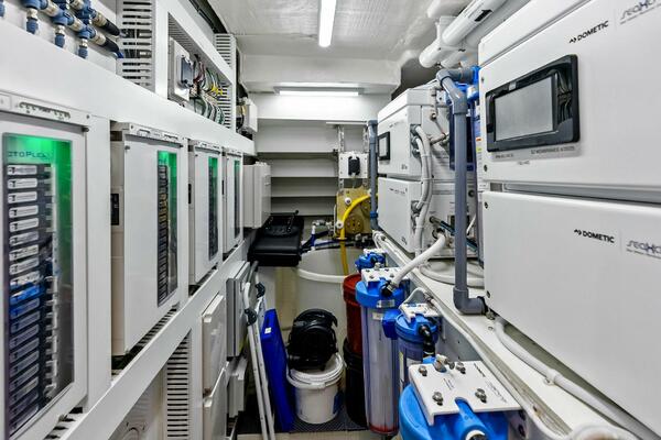 SERENITY NOW 115ft Ocean Alexander Yacht For Sale