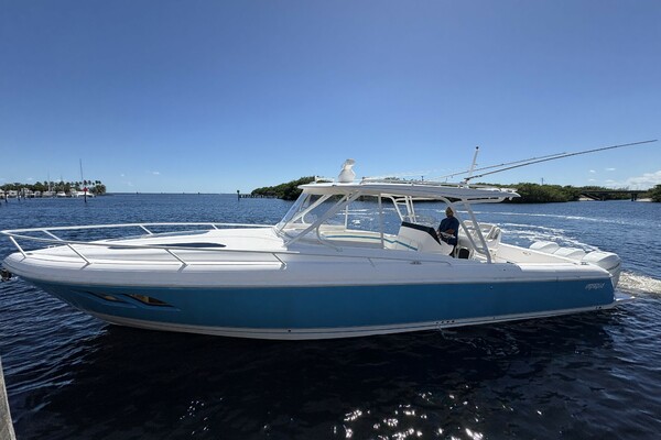 2018 Intrepid 407 Cuddy