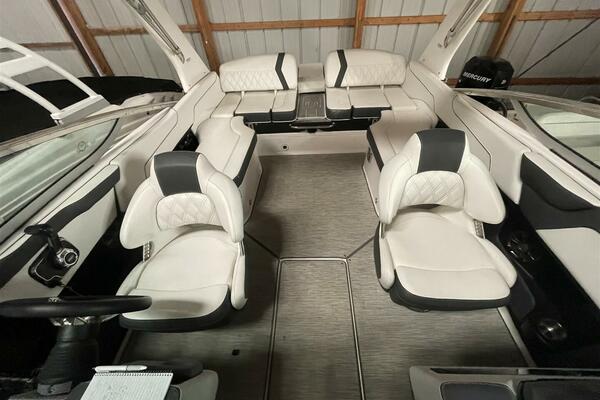 Summer Love 24ft Regal Yacht For Sale