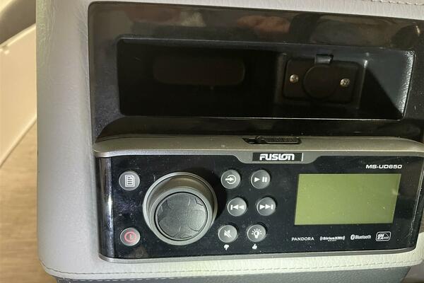 Summer Love 24ft Regal Yacht For Sale