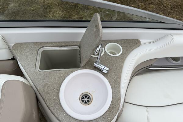 25ft Four Winns Yacht For Sale