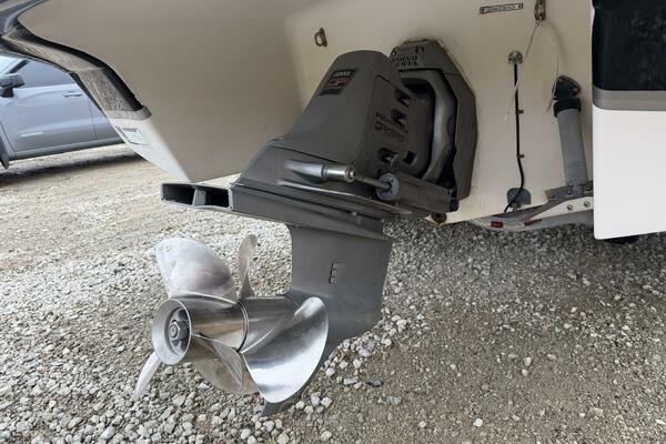 Volvo-Penta-Duoprop-DP-Outdrive-Four-Winns-250-Horizon