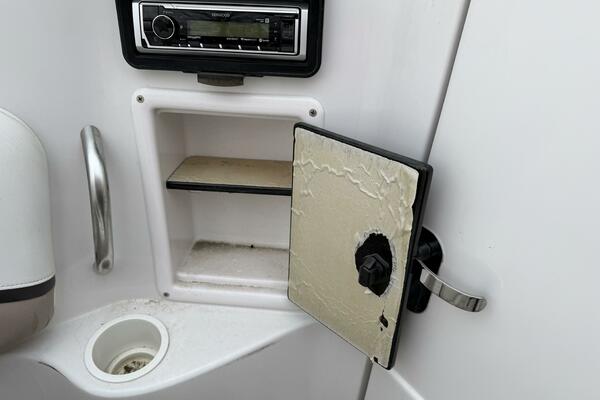 25ft Four Winns Yacht For Sale