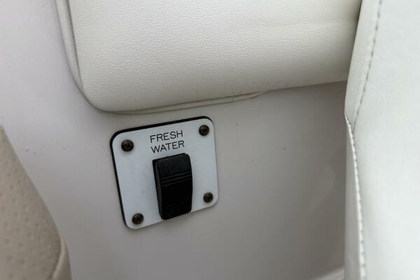 25ft Four Winns Yacht For Sale