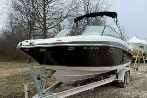 Photo of the 2005 Four Winns 250 Horizon