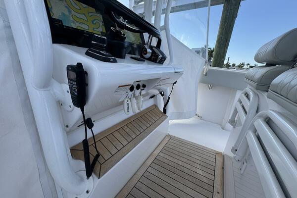 38ft Jupiter Yacht For Sale