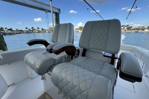 38ft Jupiter Yacht For Sale