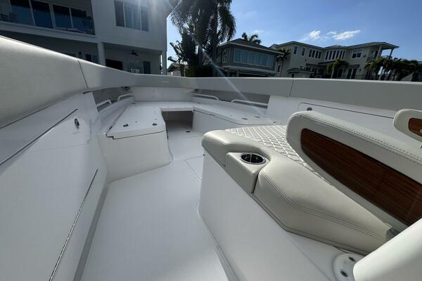 38ft Jupiter Yacht For Sale