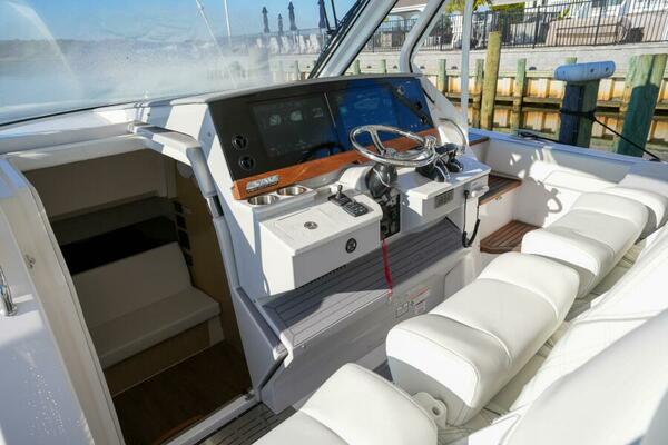 38ft Regal Yacht For Sale