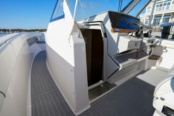 38ft Regal Yacht For Sale