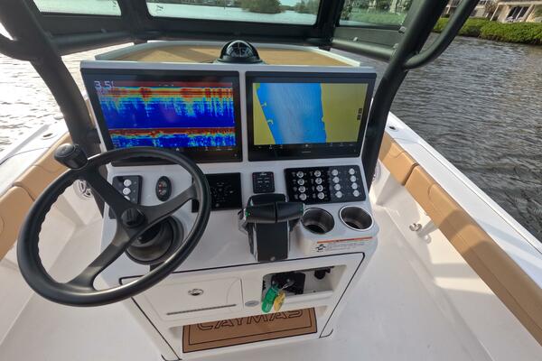 27ft Caymas Yacht For Sale