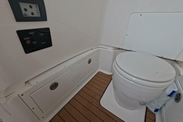 27ft Caymas Yacht For Sale