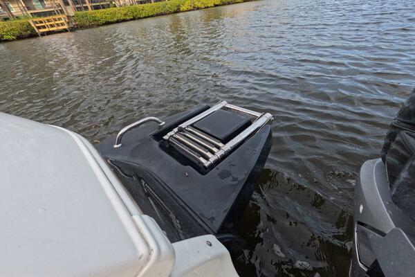 27ft Caymas Yacht For Sale