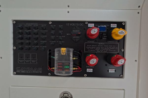 27ft Caymas Yacht For Sale