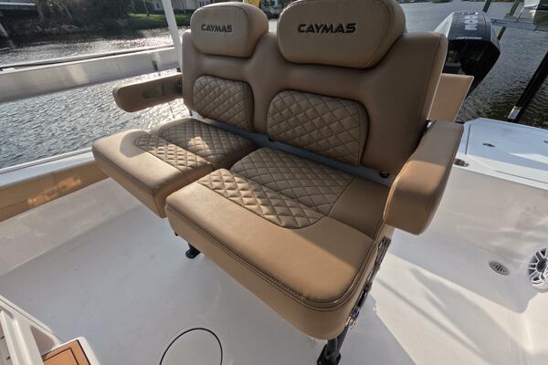 27ft Caymas Yacht For Sale