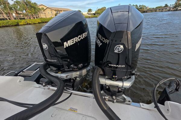 27ft Caymas Yacht For Sale