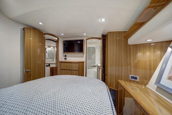 2017 Viking 52 Convertible 