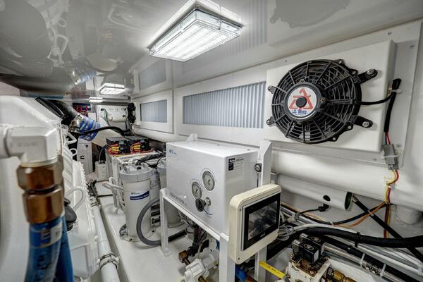 2017 Viking 52 Convertible 