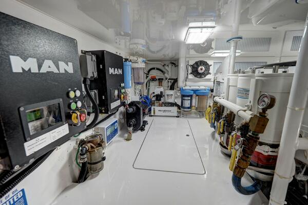 2017 Viking 52 Convertible 