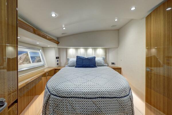 2017 Viking 52 Convertible 