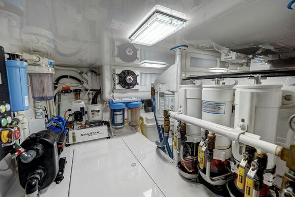 2017 Viking 52 Convertible 