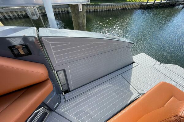Cruisers Yachts 38 GLS -