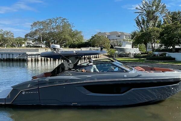 2023 Cruisers Yachts 38 GLS