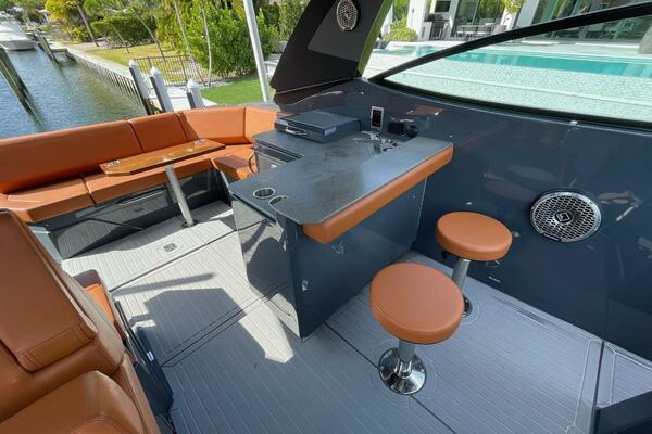 Cruisers Yachts 38 GLS -