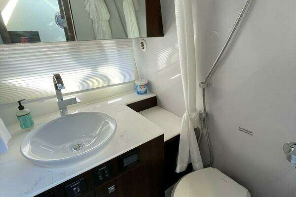 2023 Cruisers Yachts 38