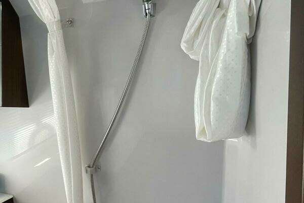 2023 Cruisers Yachts 38