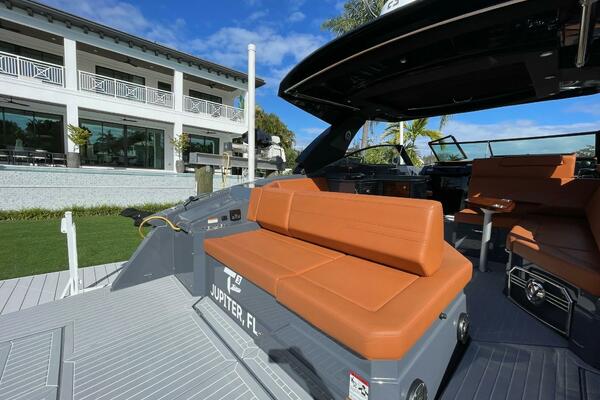 Cruisers Yachts 38 GLS -
