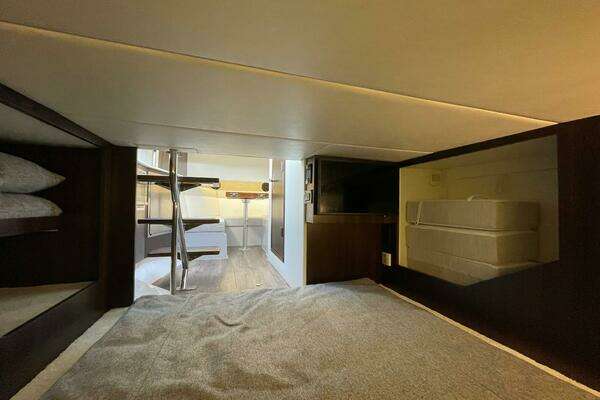 2023 Cruisers Yachts 38