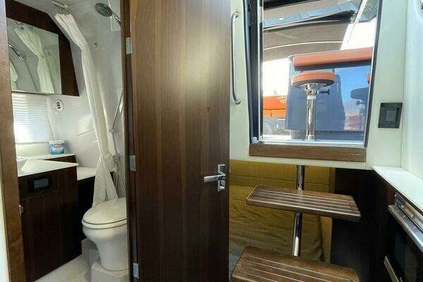 2023 Cruisers Yachts 38