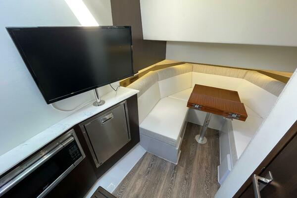 Cruisers Yachts 38 GLS -