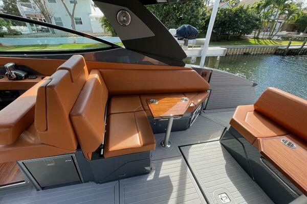 Cruisers Yachts 38 GLS -