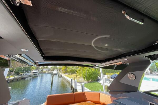 Cruisers Yachts 38 GLS -
