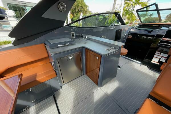Cruisers Yachts 38 GLS -