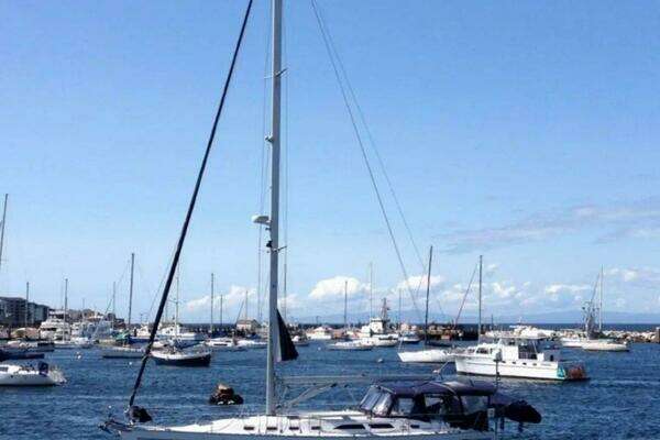 Photo of the 2005 Catalina 470 "Hale Moana"