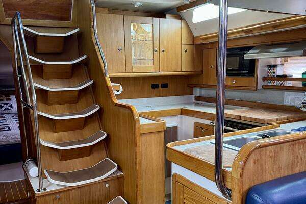 Catalina 470 Yacht For Sale