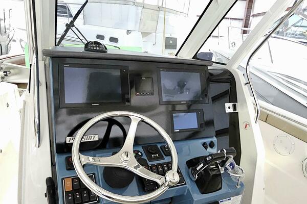 32ft Pursuit Yacht For Sale