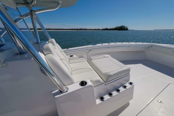 SeaHunter 38 Reel Escape- Forward Seating